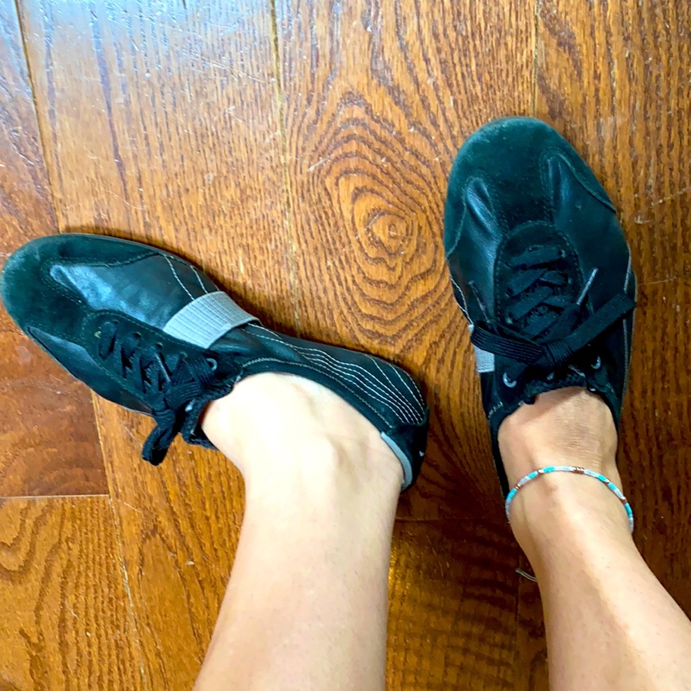 🎉3for$10🎉 Puma, size 6, flexible leather shoes